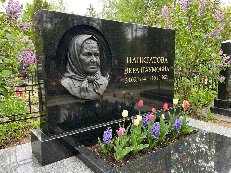 Памятник с барельефом — выполненная работа 26 в Туле