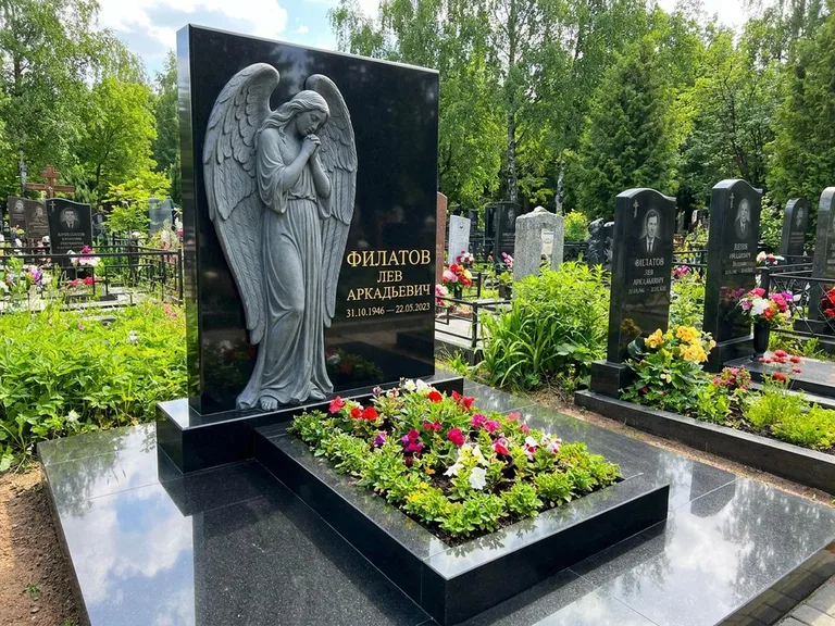 Памятник с барельефом — выполненная работа 31 в Туле