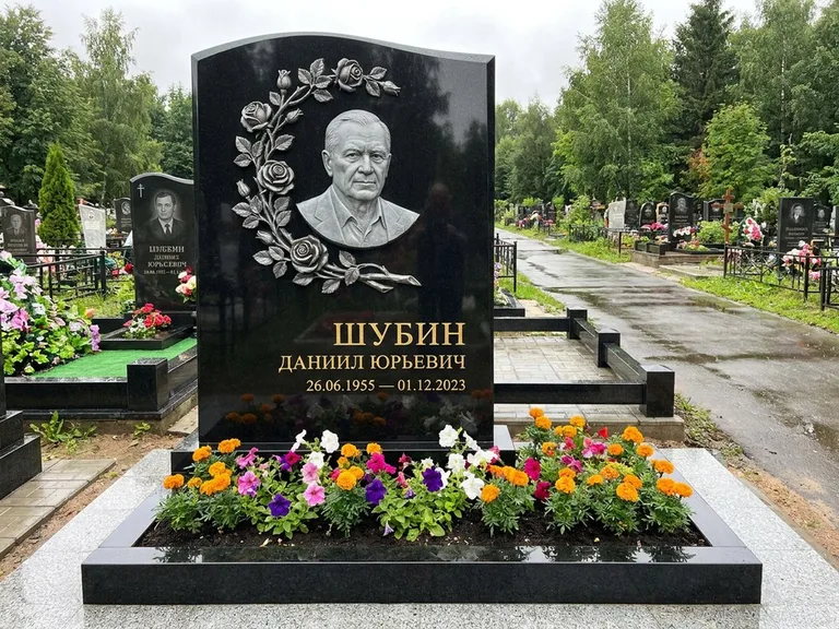 Памятник с барельефом — выполненная работа 34 в Туле