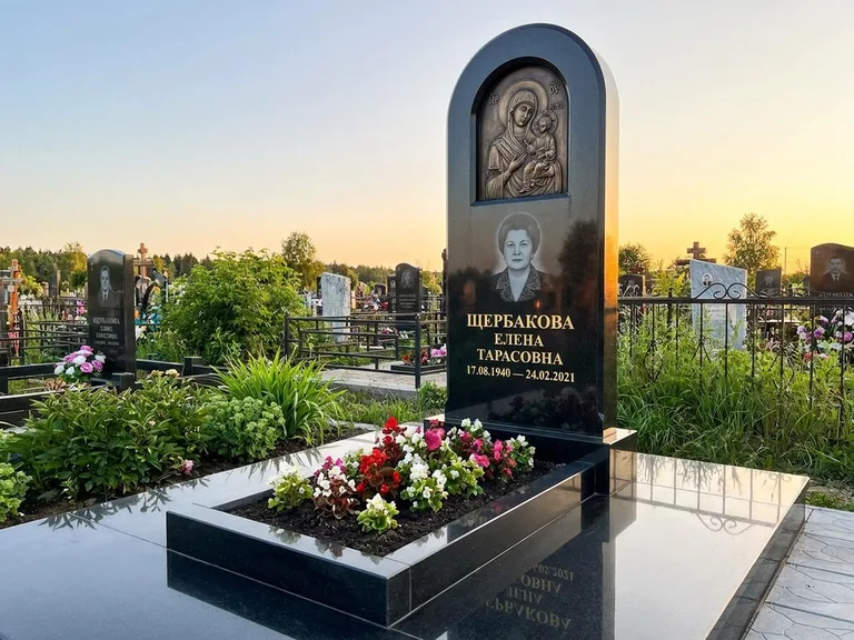 Памятник с барельефом — выполненная работа 35 в Туле