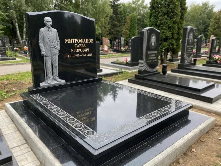 Памятник с барельефом — выполненная работа 48 в Туле
