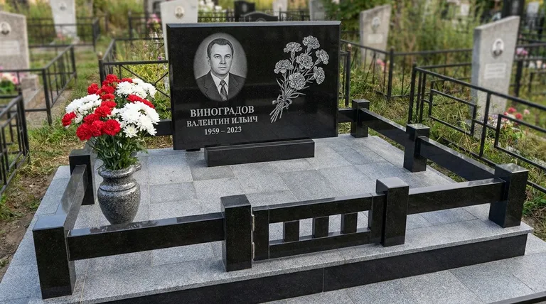 Памятник с гравировкой гвоздик — выполненная работа «Виноградов» в Туле