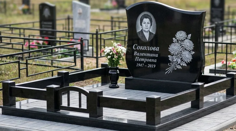 Памятник с гравировкой хризантем — выполненная работа «Соколова» в Туле