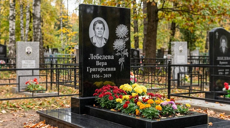 Памятник с гравировкой хризантем — выполненная работа «Лебедева» в Туле