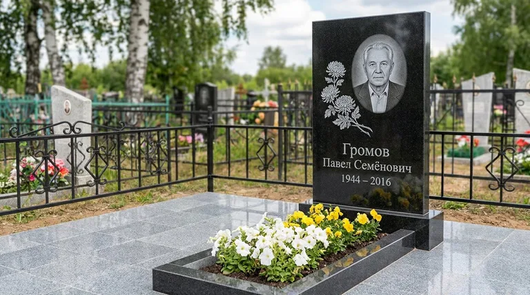 Памятник с гравировкой хризантем — выполненная работа «Громов» в Туле