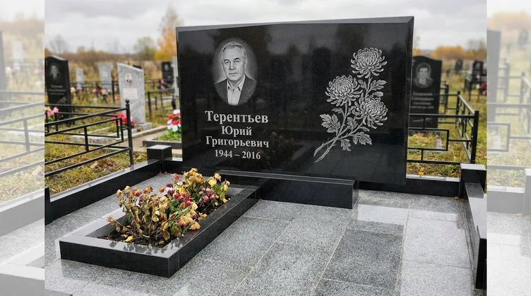 Памятник с гравировкой хризантем — выполненная работа «Терентьев» в Туле