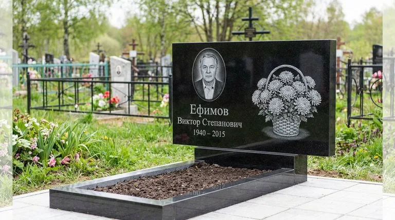 Памятник с гравировкой хризантем — выполненная работа «Ефимов» в Туле