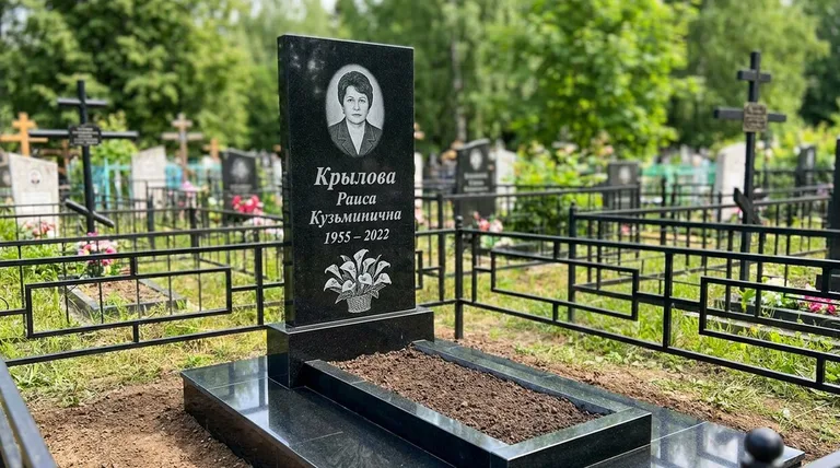 Памятник с гравировкой калл — выполненная работа «Крылова» в Туле