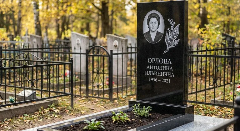 Памятник с гравировкой ландышей — выполненная работа «Орлова» в Туле