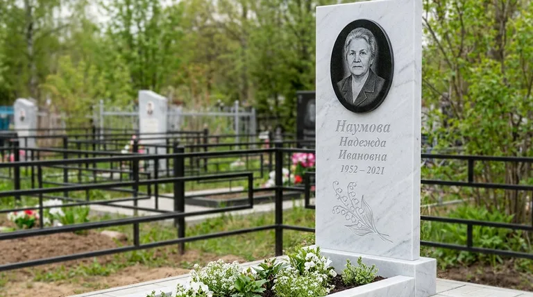 Памятник с гравировкой ландышей — выполненная работа «Наумова» в Туле