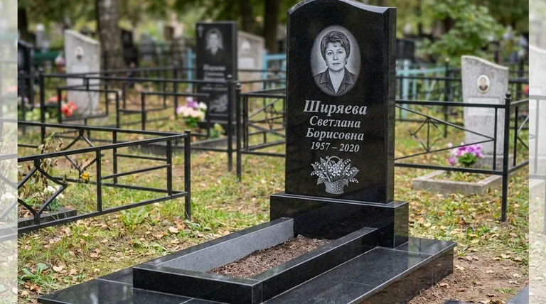 Памятник с гравировкой ландышей — выполненная работа «Ширяева» в Туле