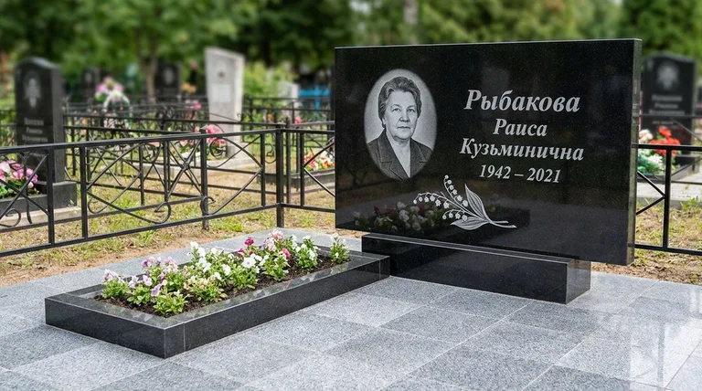 Памятник с гравировкой ландышей — выполненная работа «Рыбакова» в Туле