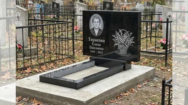 Памятник с гравировкой ландышей — выполненная работа «Тарасова» в Туле