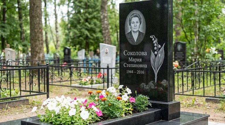 Памятник с гравировкой ландышей — выполненная работа «Соколова» в Туле