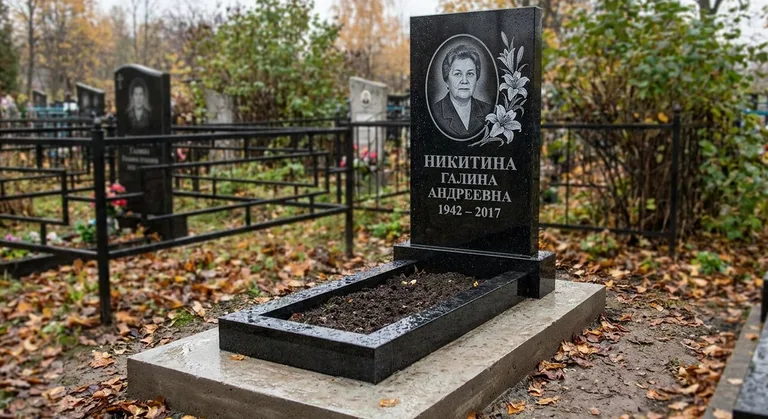 Памятник с гравировкой лилий — выполненная работа «Никитина» в Туле