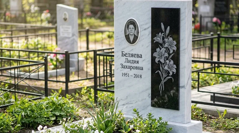 Памятник с гравировкой лилий — выполненная работа «Беляева» в Туле