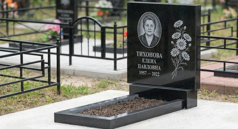 Памятник с гравировкой ромашек — выполненная работа «Тихонова» в Туле