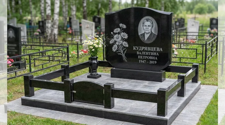Памятник с гравировкой ромашек — выполненная работа «Кудрявцева» в Туле