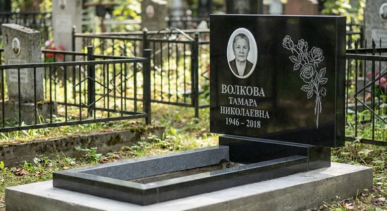 Памятник с гравировкой роз — выполненная работа «Волкова» в Туле