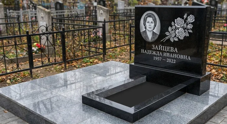 Памятник с гравировкой роз — выполненная работа «Зайцева» в Туле