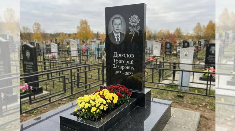 Памятник с гравировкой роз — выполненная работа «Дроздов» в Туле