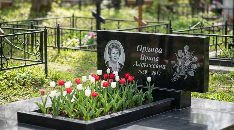 Памятник с гравировкой тюльпанов — выполненная работа «Орлова» в Туле