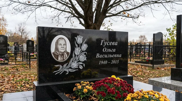 Памятник с гравировкой тюльпанов — выполненная работа «Гусева» в Туле