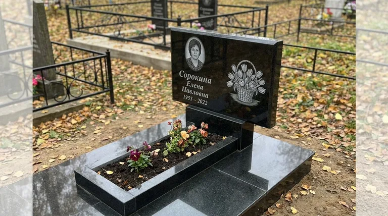 Памятник с гравировкой тюльпанов — выполненная работа «Сорокина» в Туле