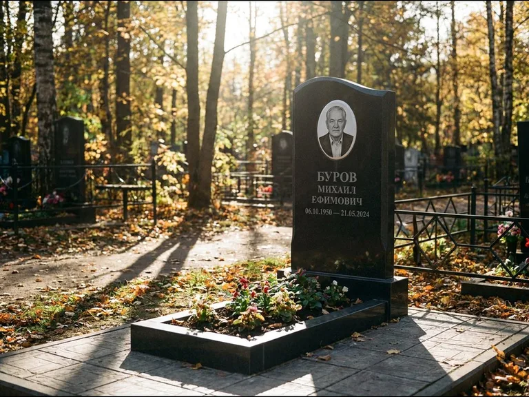 Овальный керамический портрет — установленная работа в Туле