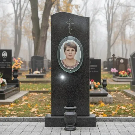 Овальный портрет на стекле 240×300 мм на памятнике в Туле