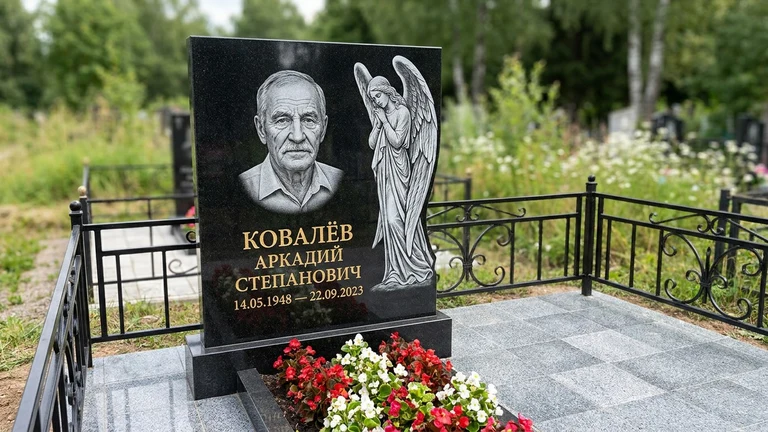 Гравировка ангела на памятник в Туле — памятник из чёрного гранита с гравировкой