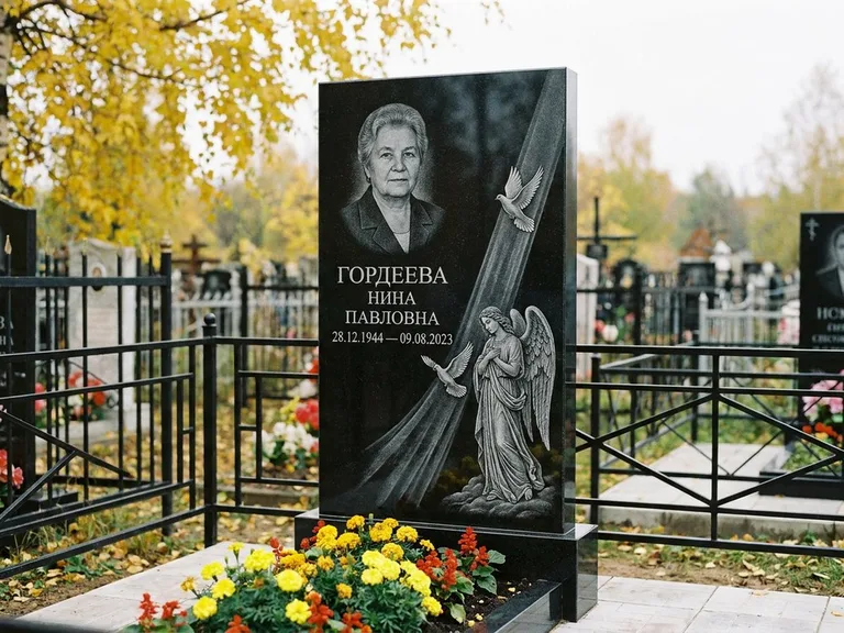 Памятник с гравировкой ангела — гравировка ангела с голубем по диагонали стелы, работа «Гордеева» в Туле