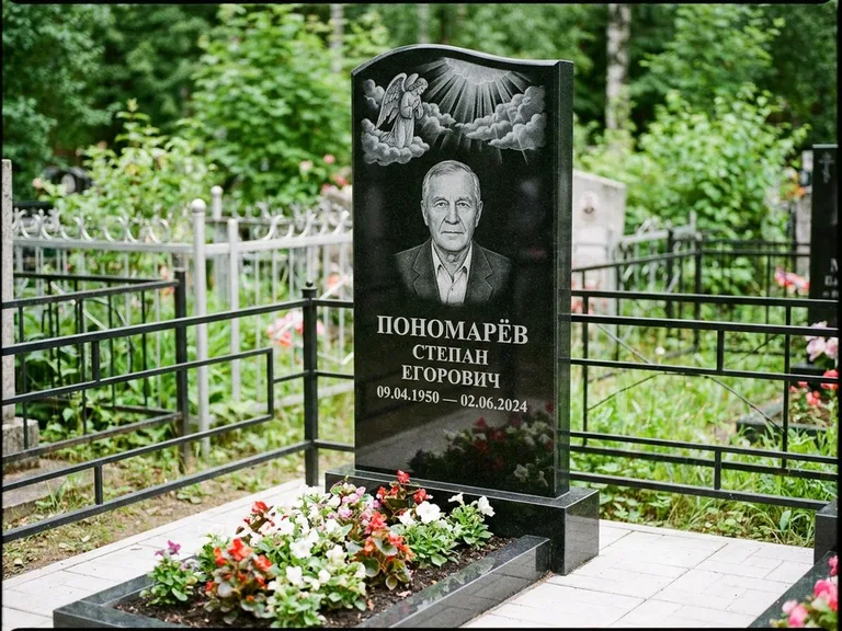 Памятник с гравировкой ангела — гравировка ангела-хранителя сбоку от портрета, работа «Лобанова» в Туле