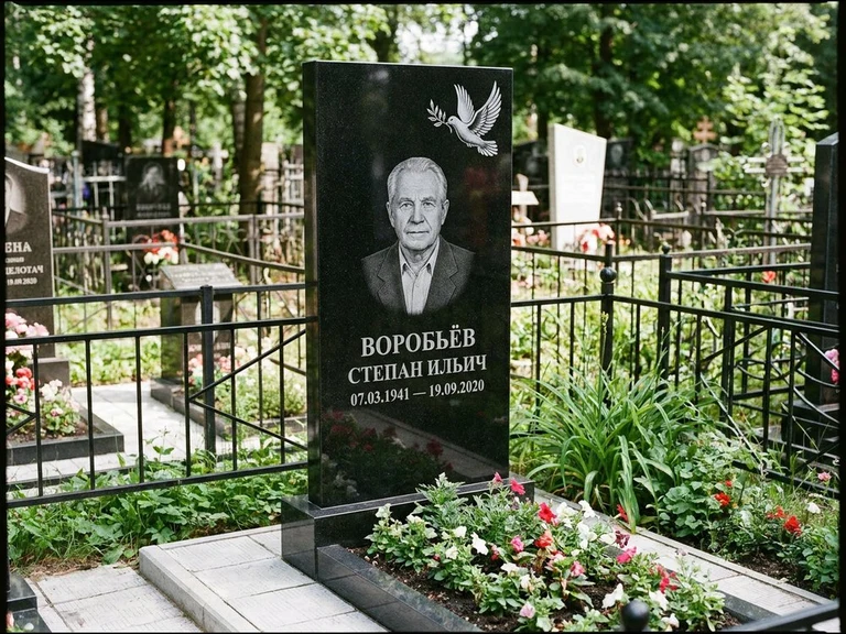 Гравировка голубей на памятник в Туле — памятник из чёрного гранита с гравировкой