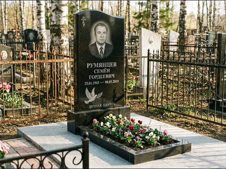 Памятник с гравировкой голубей — гравировка голубя с оливковой ветвью рядом с эпитафией, работа «Румянцев» в Туле