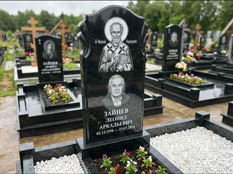 Памятник с гравировкой иконы — образ Николая Чудотворца, работа «Лебедева» в Туле