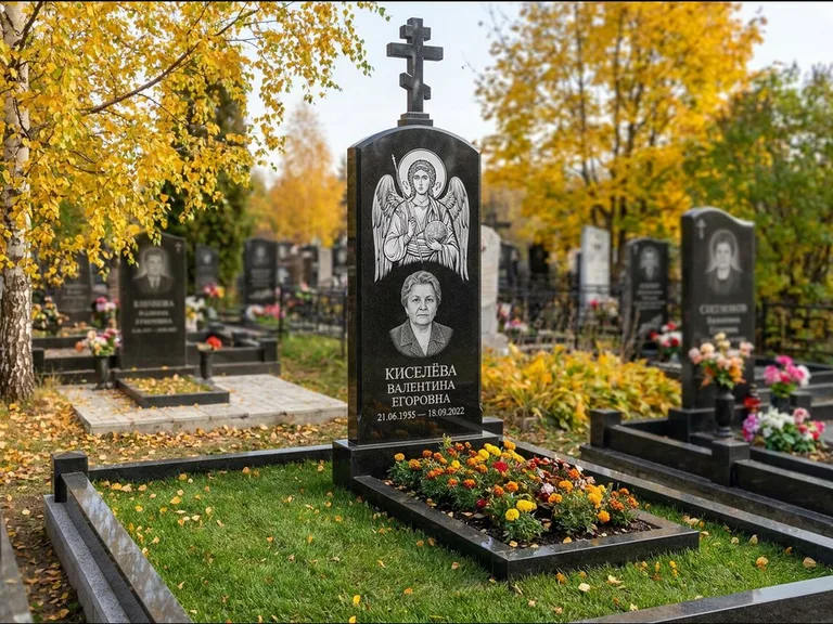 Памятник с гравировкой иконы — образ в полный рост на обороте стелы, работа «Гущин» в Туле
