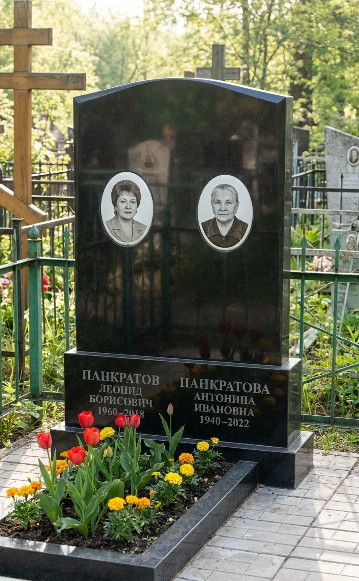 Аллея на кладбище Аякс на Русском острове
