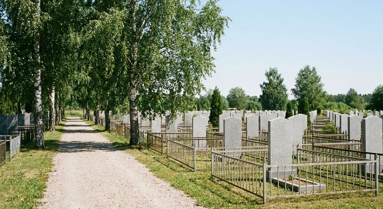 Памятники на Мусульманском кладбище в Саратове