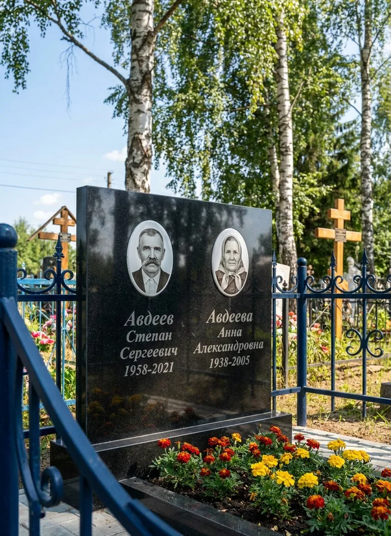 Аллея на Ново-Южном кладбище в Омске