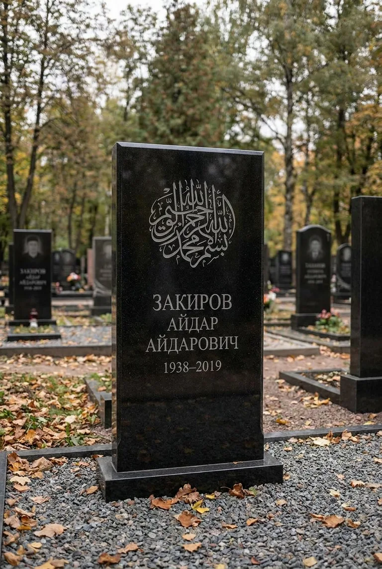 Аллея на Новосеверном кладбище в Магнитогорске
