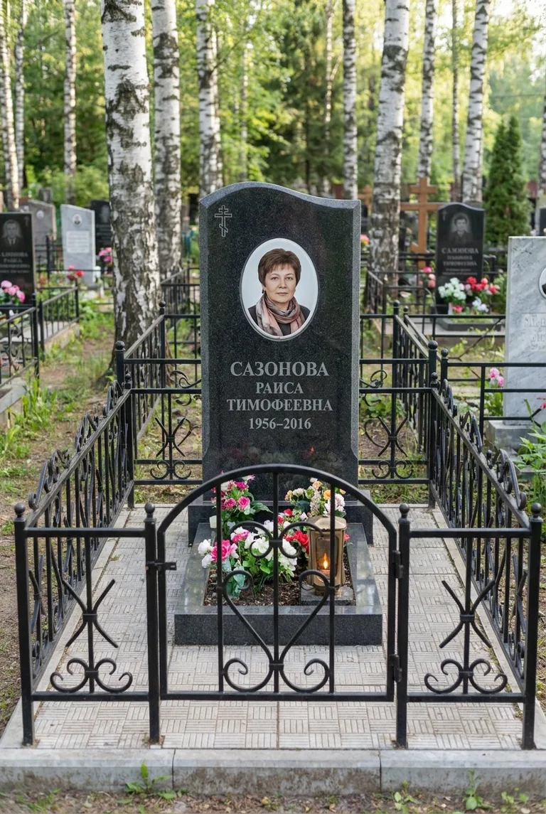 Аллея на Саймовском кладбище в Сургуте