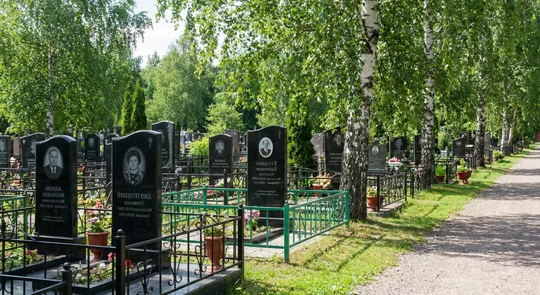 Воскресенское кладбище в Саратова