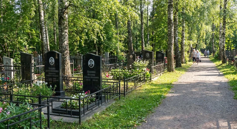 Памятники на Старом городском кладбище в Калининграде