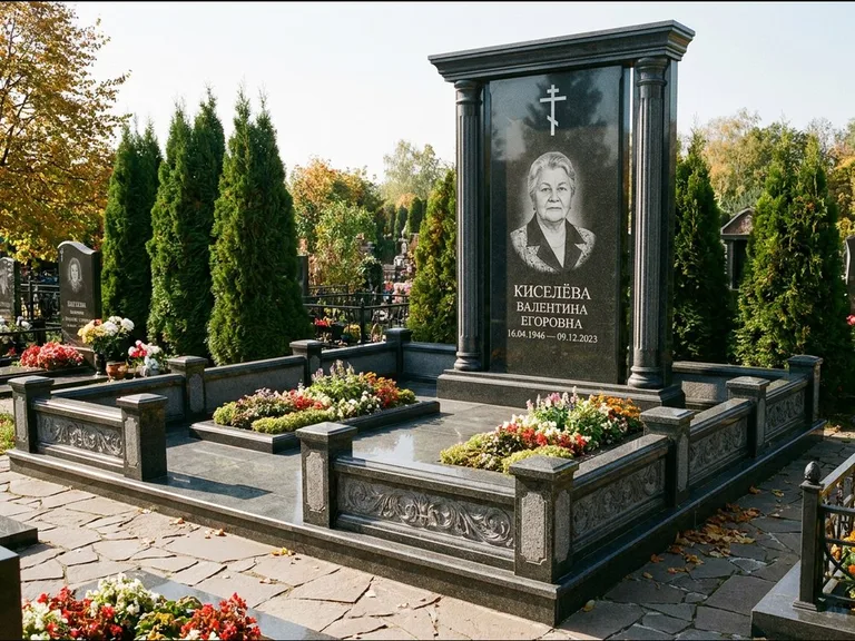 Памятник из чёрного гранита — стела с кельтским крестом с латинским крестом, работа «Ерофеева» в Туле