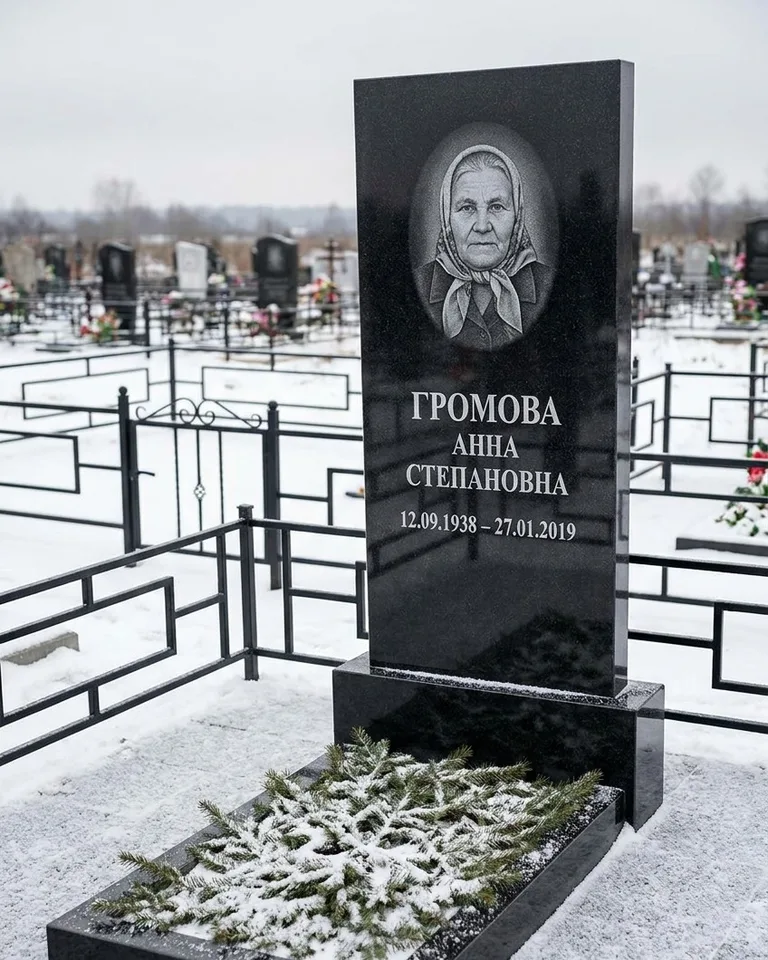 Простой вертикальный памятник под ключ зимой в Туле