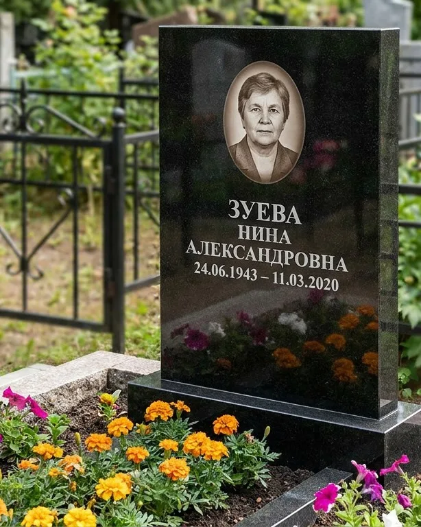 Горизонтальный чёрный гранитный памятник под ключ в Туле
