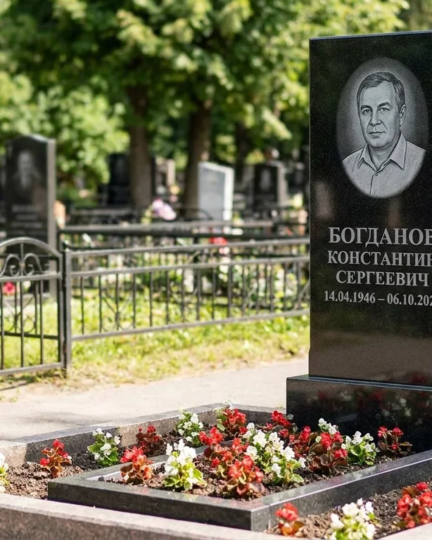 Низкий горизонтальный памятник под ключ с цветником в Туле