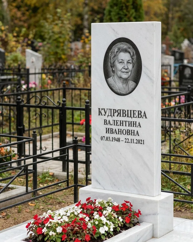Двойной памятник под ключ с цоколем и плиткой в Туле