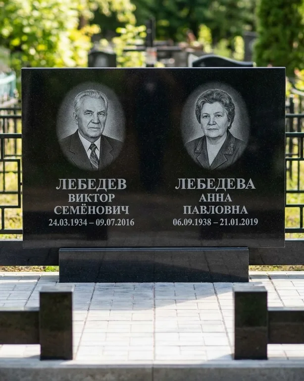 Памятник под ключ из красного гранита в Туле